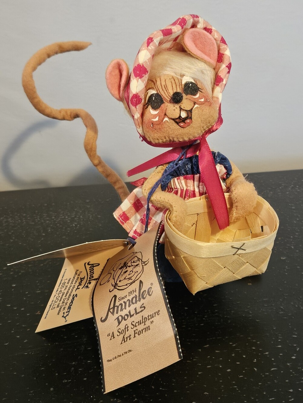 #2233 Annalee Country Girl Mouse Holding Basket '97 Red Gingham  Cottagecore